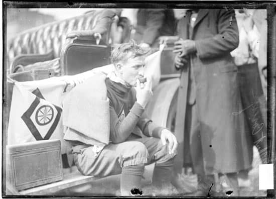 early marathoner taking a food break